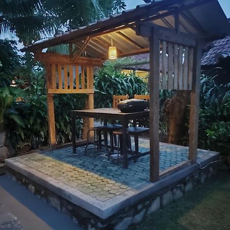 Giri Sari Guest House Пемутеран Екстер'єр фото